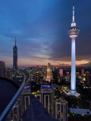 The Luxury Penthouse Twin Tower view